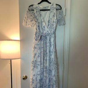Long white floral dress, flowy with a slit. XL.